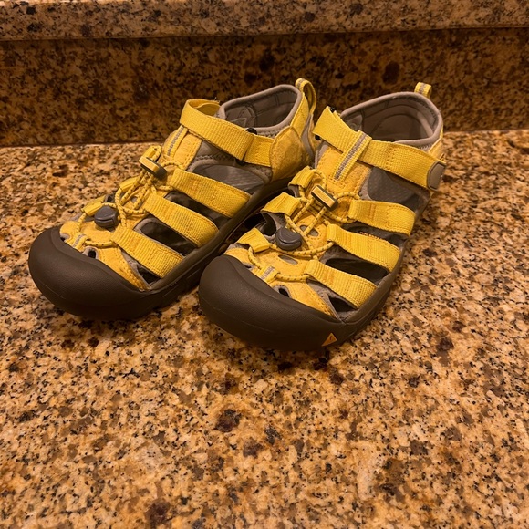 Keen Newport Sandals Men´s Boy’s size 6 Hiking Sport...